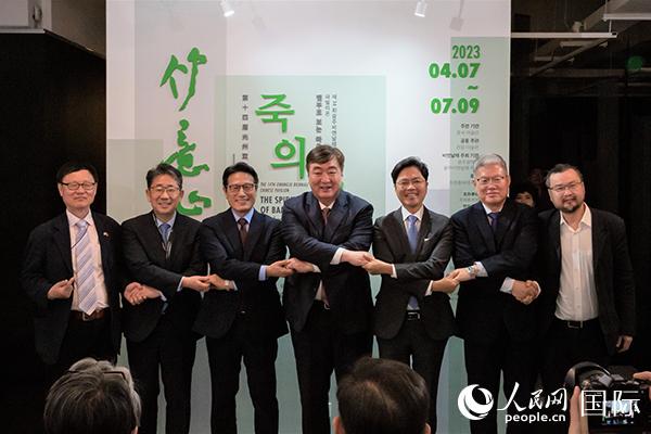 第十四屆光州雙年展中國(guó)館開(kāi)幕式7日在韓國(guó)光州隱巖美術(shù)館舉行。人民網(wǎng)記者 馬菲攝