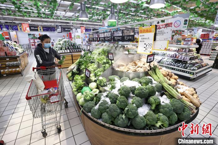 30年間，購物方式從“手推車”到“一鍵購”，美特好見證著山西超市經(jīng)濟的變遷?！堅?攝