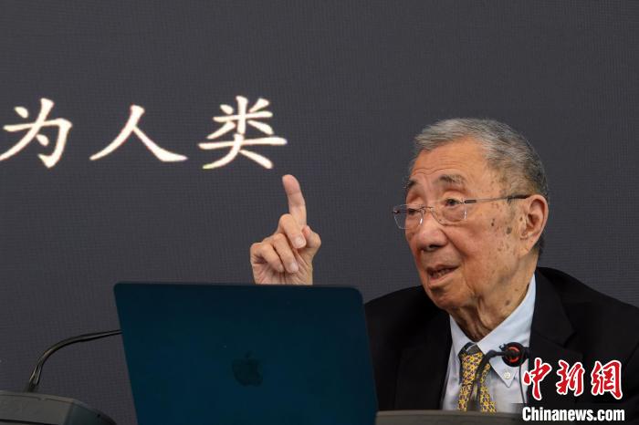 高能論壇上，丁肇中先生與現(xiàn)場聽眾交流?！?lt;a target='_blank' href='/'><p  align=