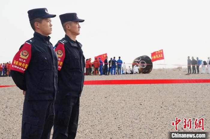 通訊：列陣大漠護(hù)神舟十五號載人飛船凱旋