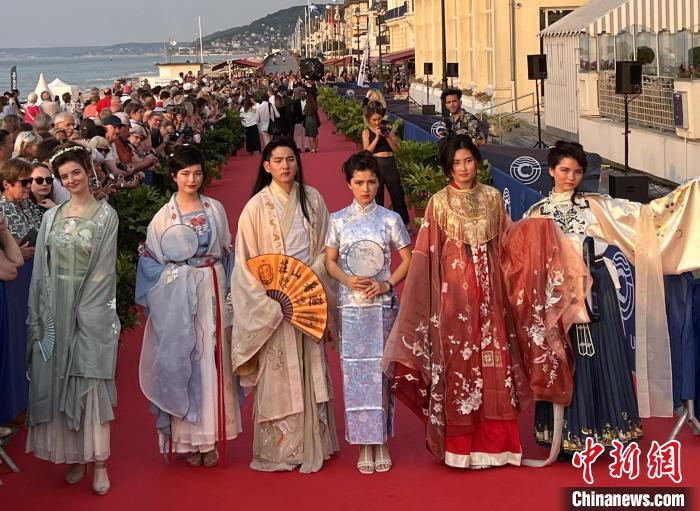 當(dāng)?shù)貢r間6月16日，2023年卡布爾電影節(jié)中國日活動舉行?！≈鬓k方供圖