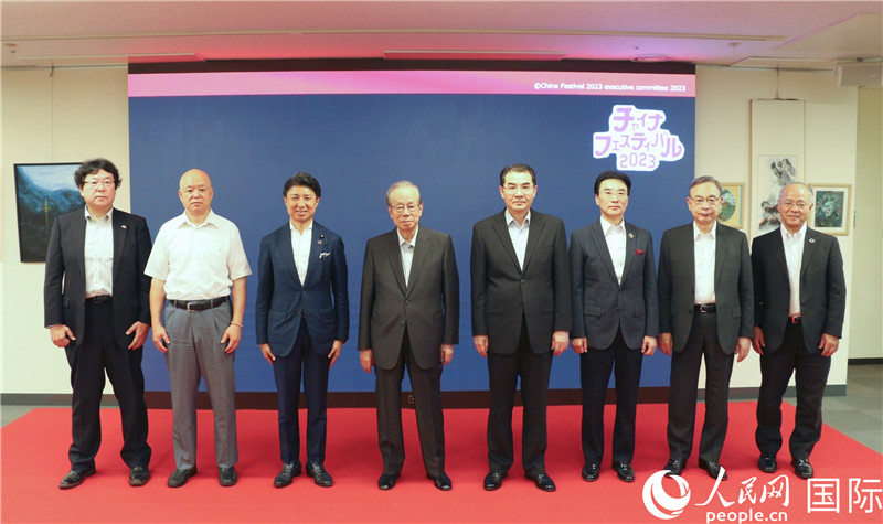 主辦方代表合影。人民網(wǎng) 許可攝