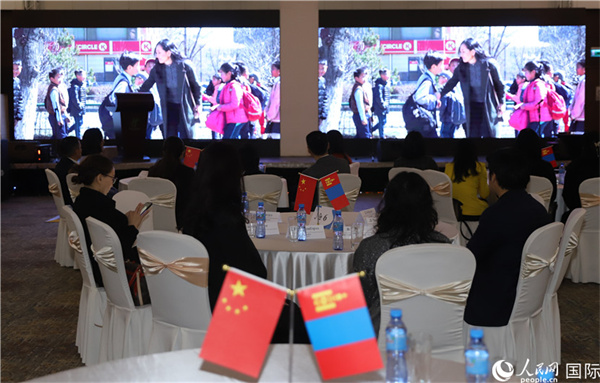 12月1日，活動現(xiàn)場播放防治結(jié)核病宣傳短片。人民網(wǎng)記者 霍文攝