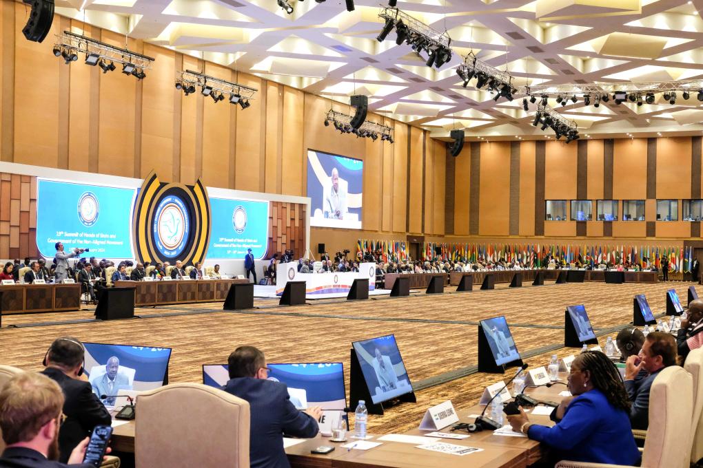 這是1月19日在烏干達(dá)首都坎帕拉拍攝的不結(jié)盟運(yùn)動(dòng)第19次峰會(huì)開幕式現(xiàn)場(chǎng)。新華社發(fā)（阿佳拉·納瓦達(dá)攝）