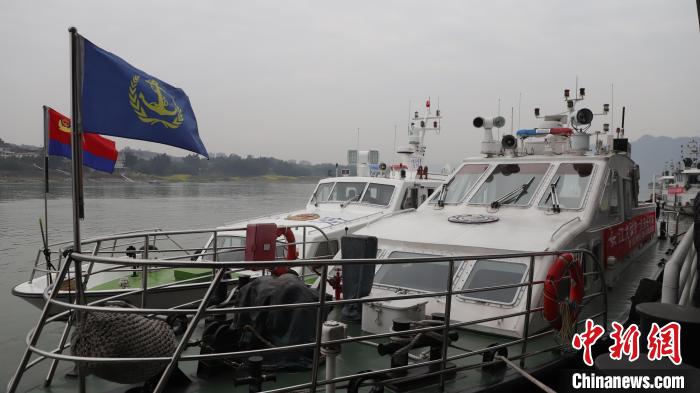 聯(lián)合巡江守護(hù)活動(dòng)現(xiàn)場?！〗部h融媒體中心 攝