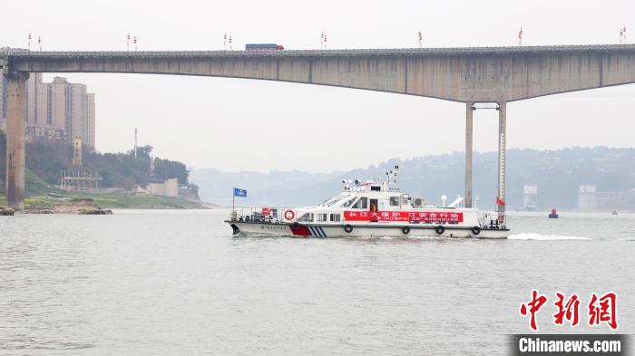 聯(lián)合巡江守護(hù)活動(dòng)現(xiàn)場?！〗部h融媒體中心 攝