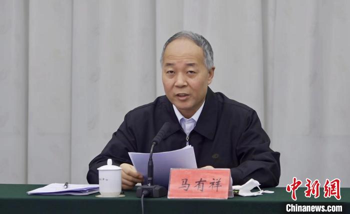 圖為農(nóng)業(yè)農(nóng)村部副部長(zhǎng)馬有祥在部省共同打造青海綠色有機(jī)農(nóng)畜產(chǎn)品輸出地推進(jìn)會(huì)議上講話。　李江寧 攝