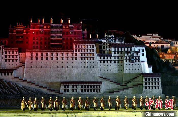 3月17日，西藏拉薩，《文成公主》大型史詩劇演出現(xiàn)場?！±盍?攝