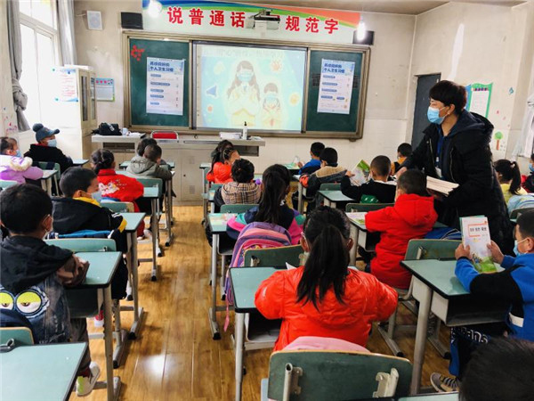 圖片默認標題_fororder_4、恢復(fù)上課的學生們-攝影-左斌