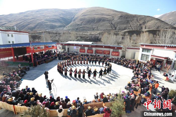 圖為匯報演出現(xiàn)場。　倫珠澤仁 攝