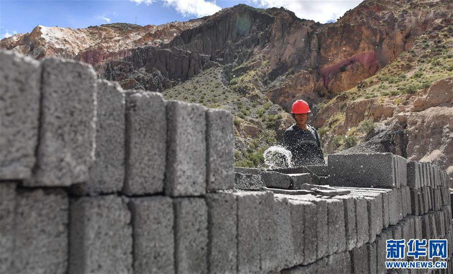 (社會)(6)藏東脫貧影像:為家鄉(xiāng)建設(shè)“添磚加瓦”