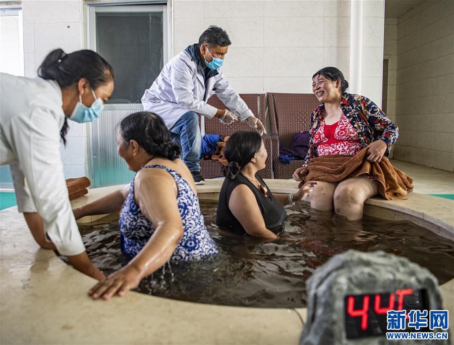 （新華全媒頭條·走向我們的小康生活·圖文互動(dòng)）（10）扎西德勒，我們的新家園——西藏易地扶貧搬遷搬出幸福美好新生活