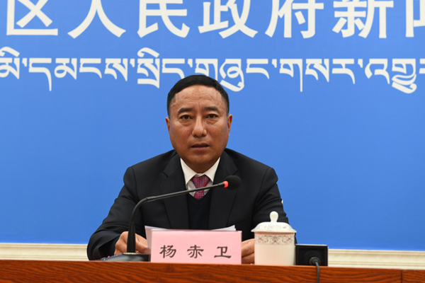 楊赤衛(wèi) 林芝市常委、政府副市長.JPG