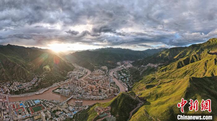 西藏昌都市3.84萬戶、19.46萬貧困人口全部脫貧