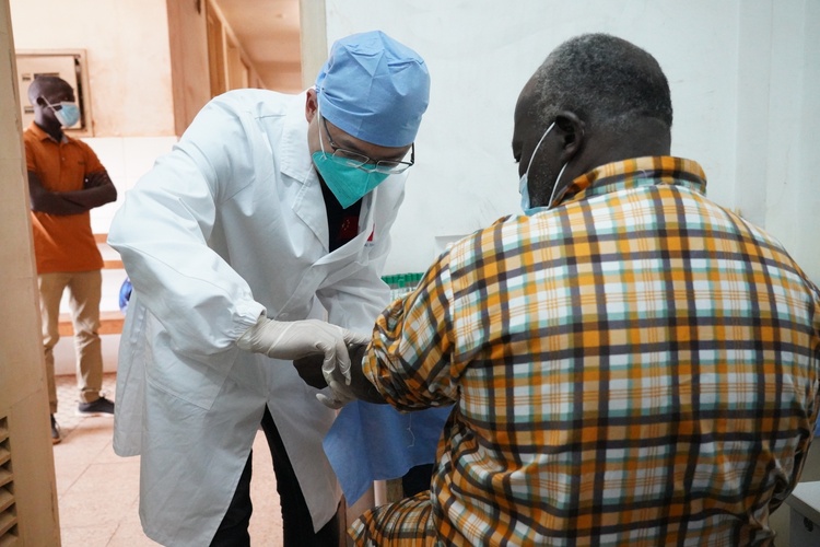 第20批援中非中國醫(yī)療隊(duì):不以山海為遠(yuǎn) 傳播仁心仁術(shù)