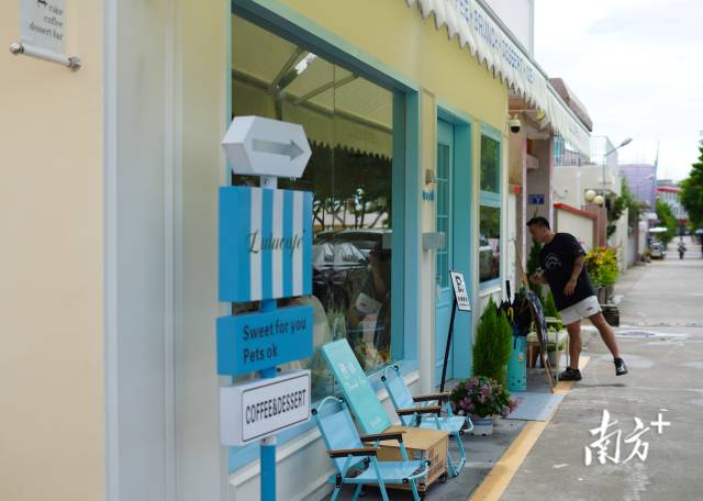 崖口村的網(wǎng)紅咖啡店。