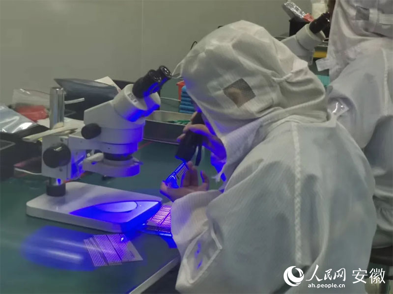 金張科技帶動下，超100家功能膜新材料企業(yè)在太湖縣集聚。人民網記者 胡雨松攝