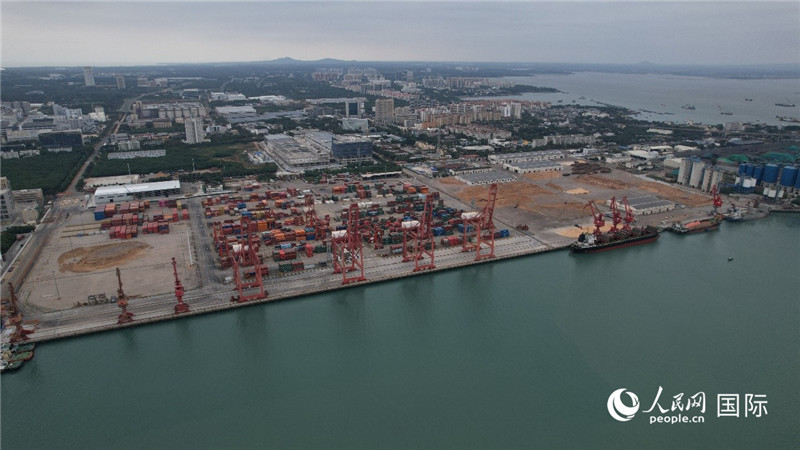 海南省儋州市洋浦國(guó)際集裝箱碼頭俯瞰圖。人民網(wǎng)記者孟凡盛攝