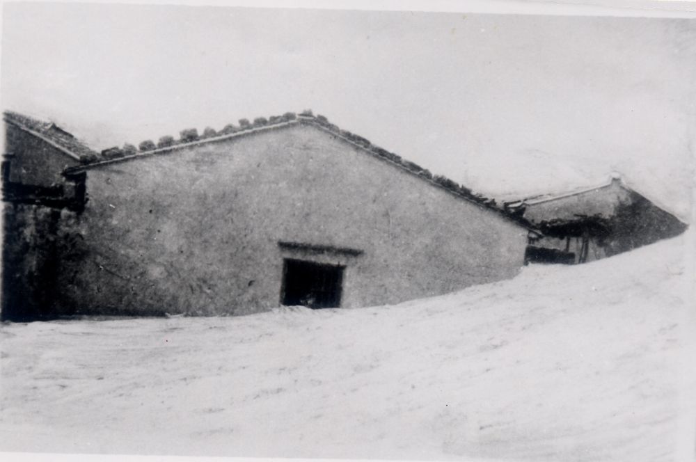 昔日的東山島風(fēng)沙掩埋部分村民村舍（資料照片）。