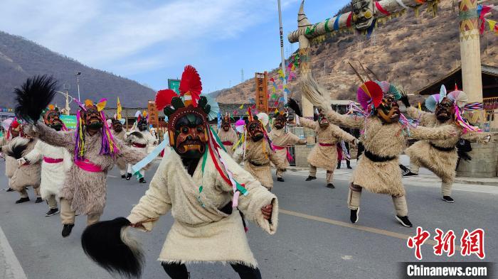 四川平武：走進白馬部落探尋神秘的跳曹蓋