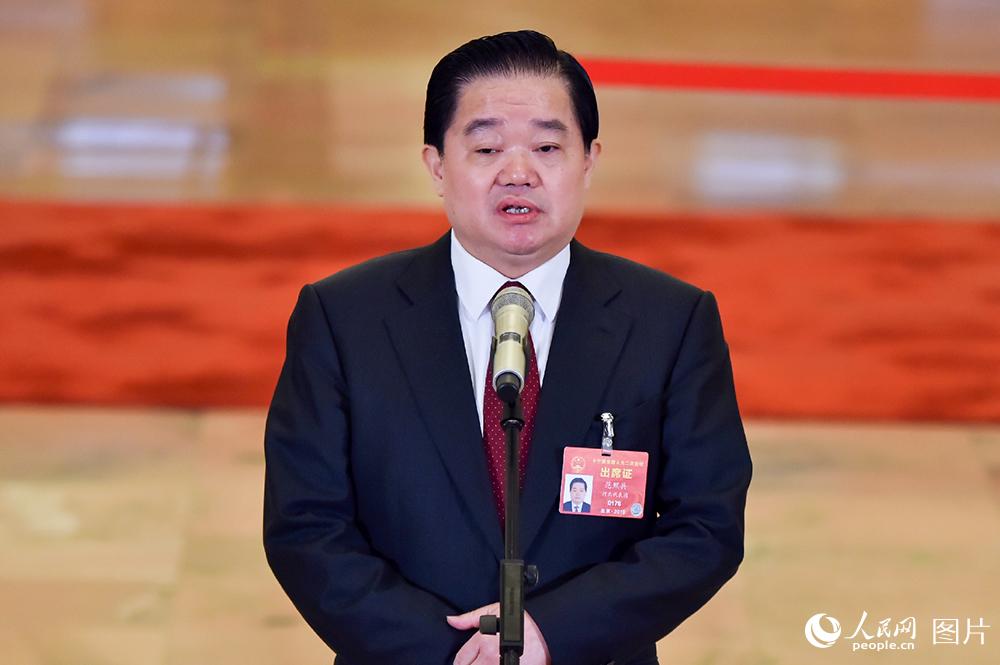 全國人大代表、河北省人大常委會黨組書記、常務(wù)副主任范照兵。