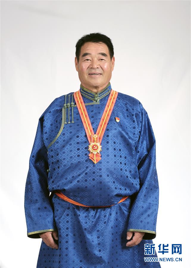（奮斗百年路　啟航新征程·“七一勛章”獲得者·圖文互動(dòng)）（1）“草原之子”廷·巴特爾：讓草原綠起來，幫牧民富起來